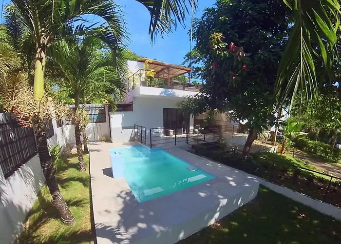 Designer Villa "Sunset Hills" With Pool