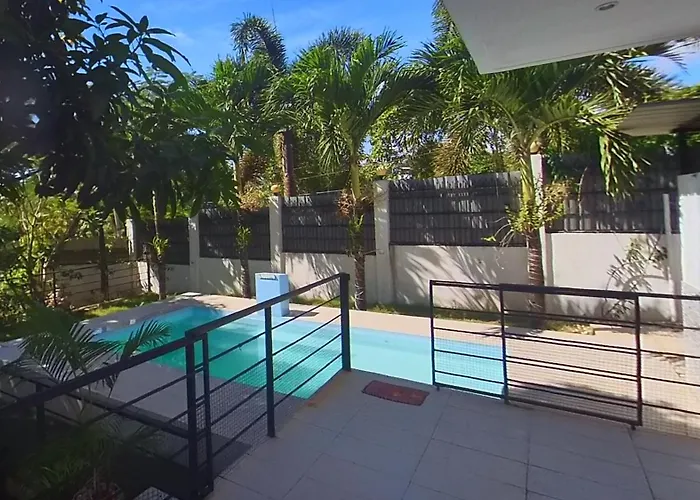Designer Villa "Sunset Hills" With Pool