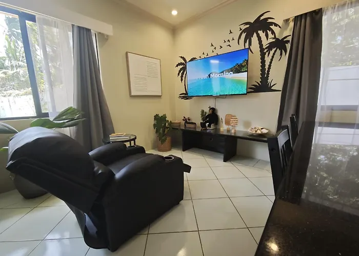 Tropical Oasis-Private Access Beachfront Kubo